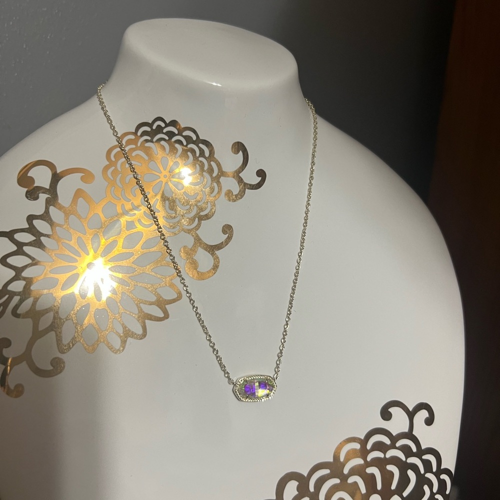 Kendra Scott necklace